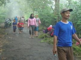 Gugur Gunung Dalam Rangka Bulan Bakti Gotong Royong