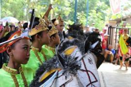 Hibur pemudik, reog pentas di sawer 1.3 juta